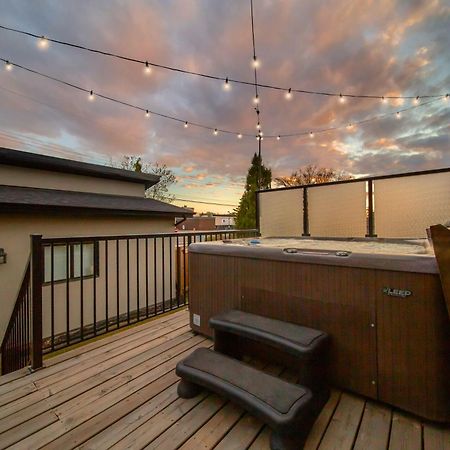 Bright Modern Home - King Bed - Free Parking - Fireplace - Fast Wi-Fi - Free Netflix Edmonton Kültér fotó